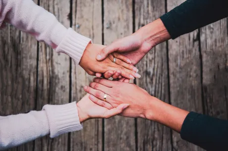 supporter hands